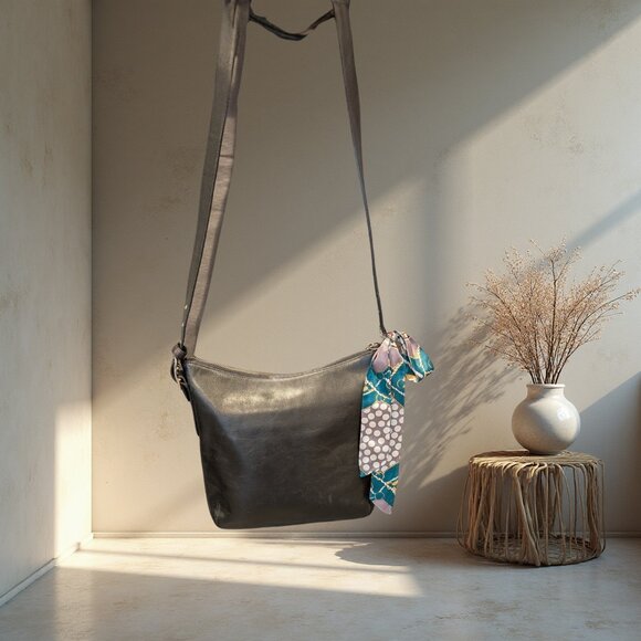 Vintage Coach Legacy Slim Duffle Black Leather Crossbody Bag 10x10 - Picture 1 of 13